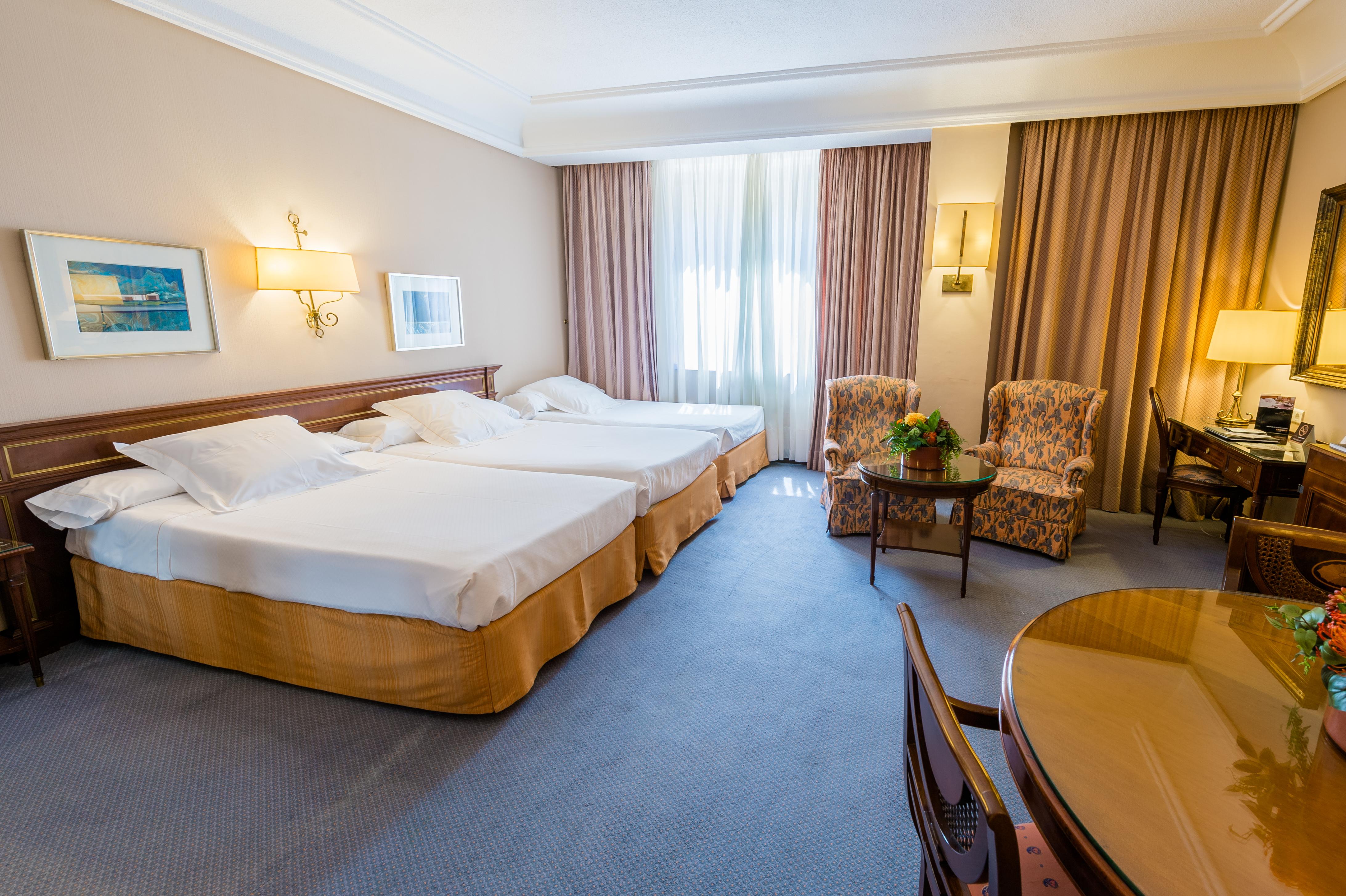 米格尔天使酒店 马德里 外观 照片 A room at the hotel