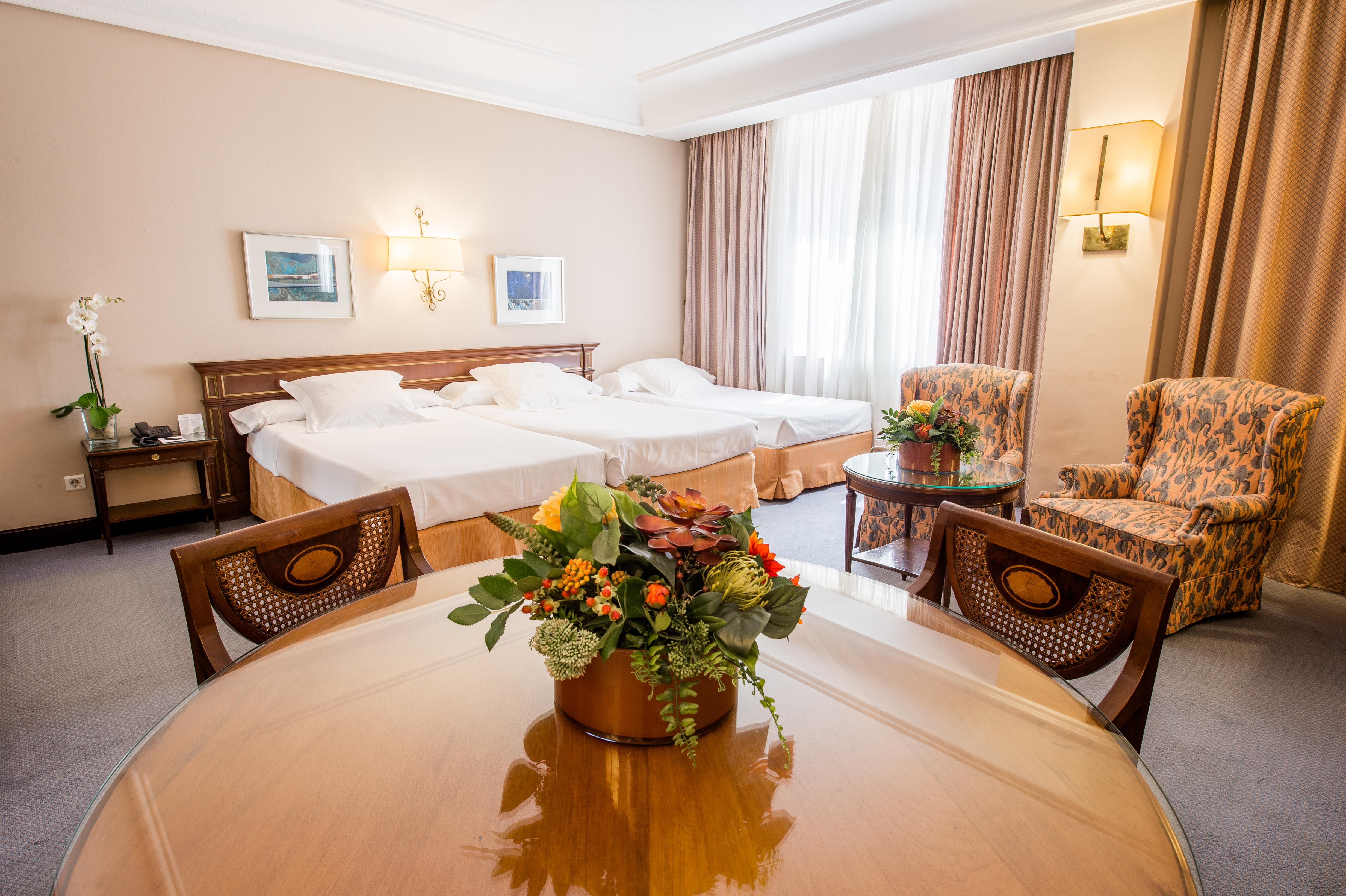 米格尔天使酒店 马德里 外观 照片 A room at the hotel