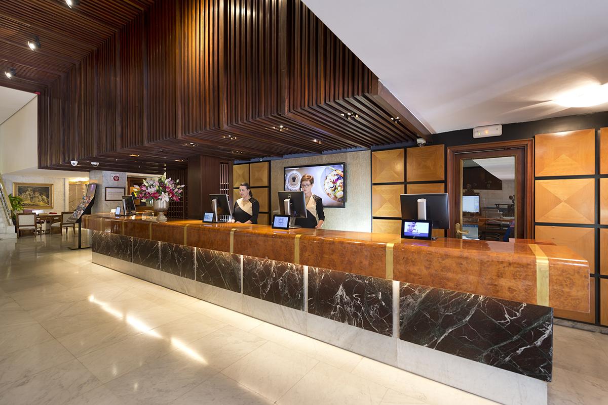 米格尔天使酒店 马德里 外观 照片 The lobby of the hotel