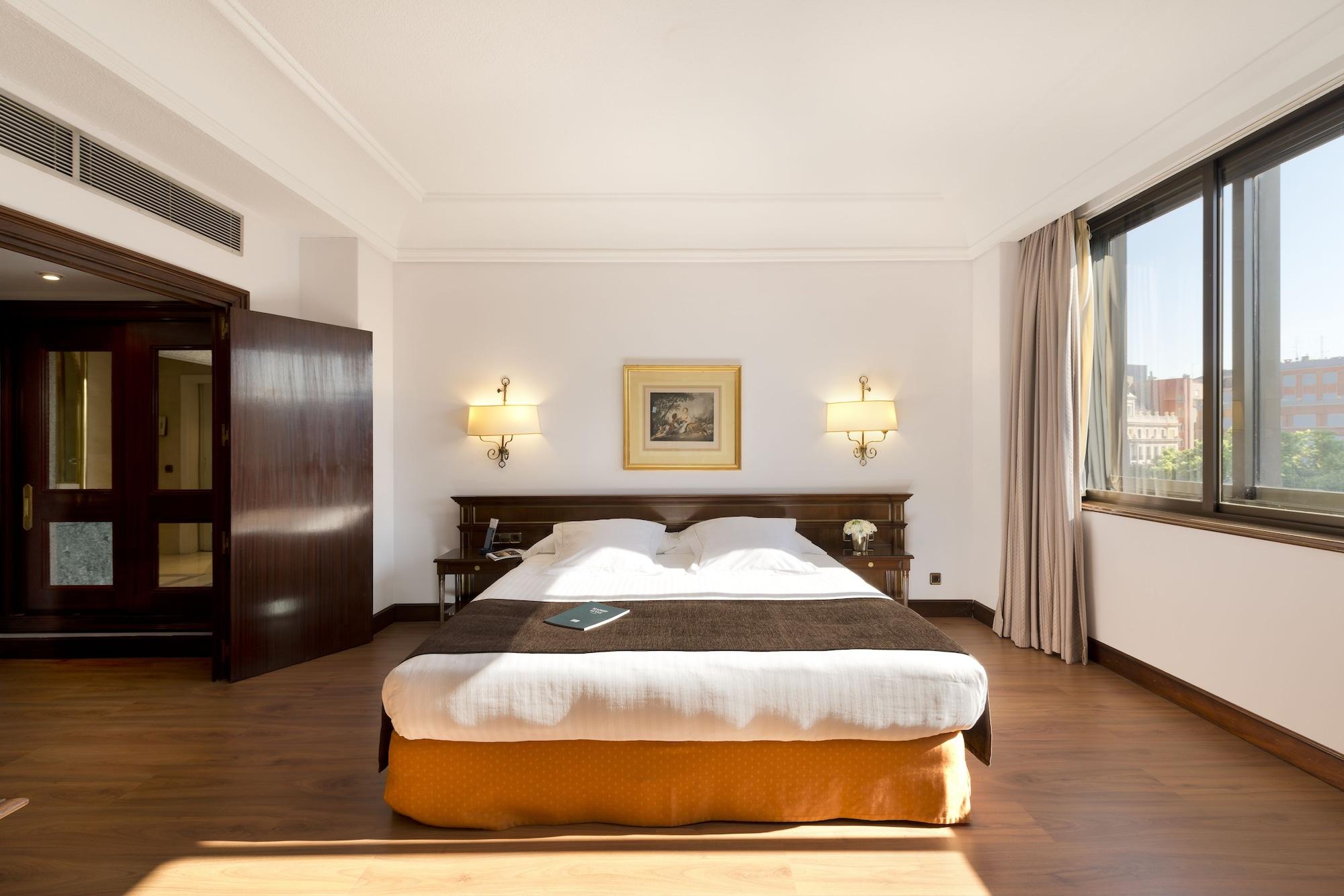 米格尔天使酒店 马德里 外观 照片 A room at the hotel