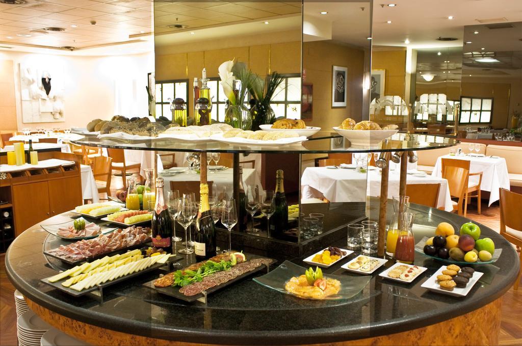 米格尔天使酒店 马德里 外观 照片 A buffet at a hotel