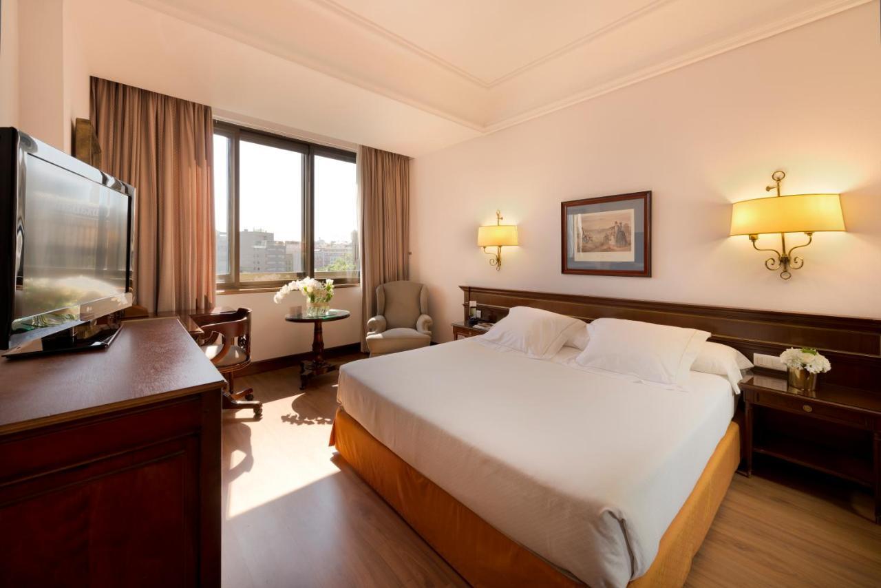 米格尔天使酒店 马德里 外观 照片 A room at the hotel