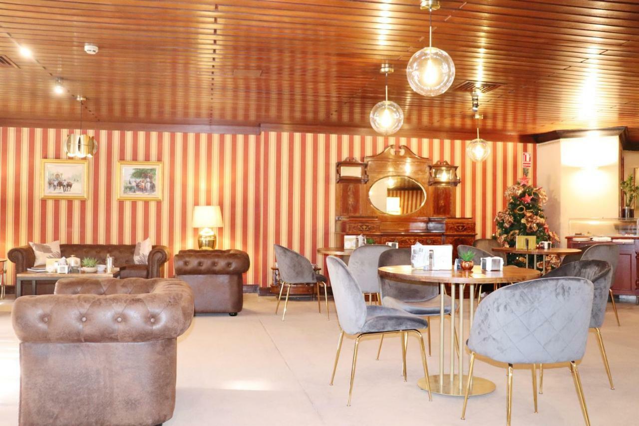 米格尔天使酒店 马德里 外观 照片 The interior of the lounge