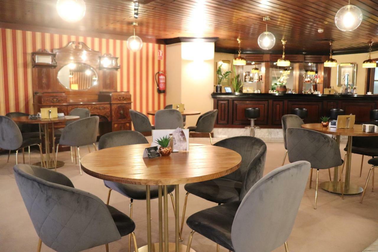 米格尔天使酒店 马德里 外观 照片 The lounge at the airport